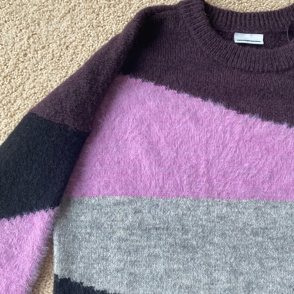 Color lock Sweater - Picture 2 of 3